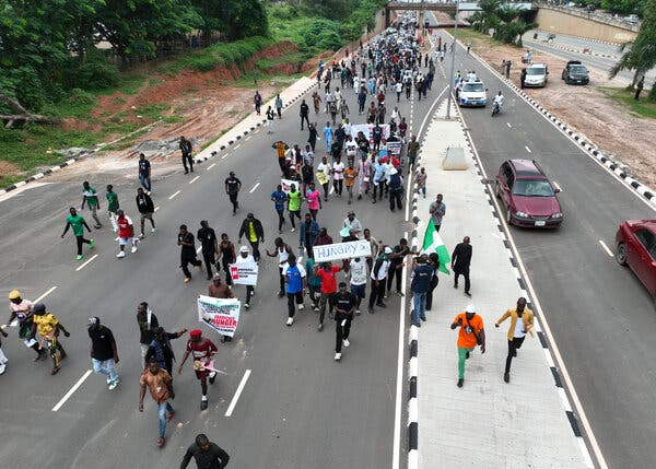 02Nigeria-Protest-01-qjzl-articleLarge